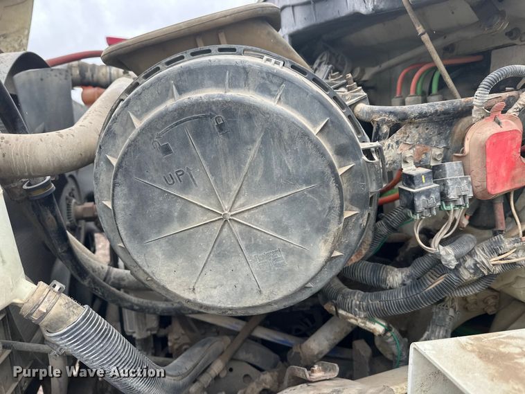 image for item DW4315 2012 International 7400 truck cab and chassis