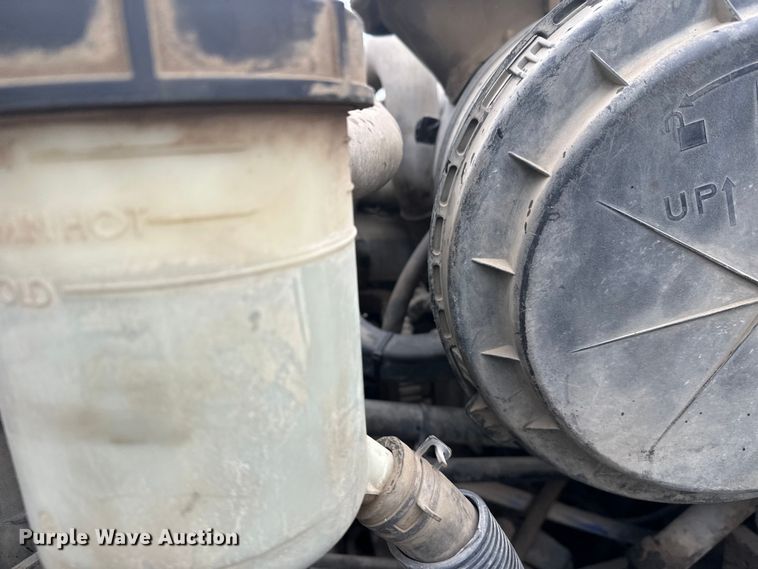 image for item DW4315 2012 International 7400 truck cab and chassis