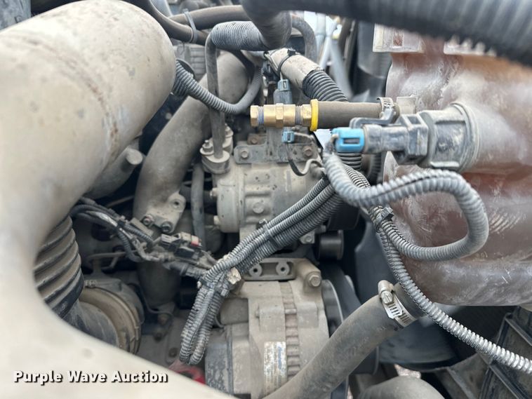 image for item DW4315 2012 International 7400 truck cab and chassis