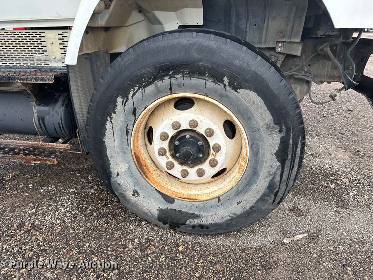 image for item DW4315 2012 International 7400 truck cab and chassis