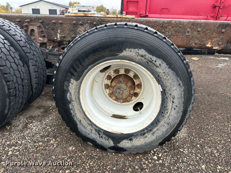 image for item DW4315 2012 International 7400 truck cab and chassis