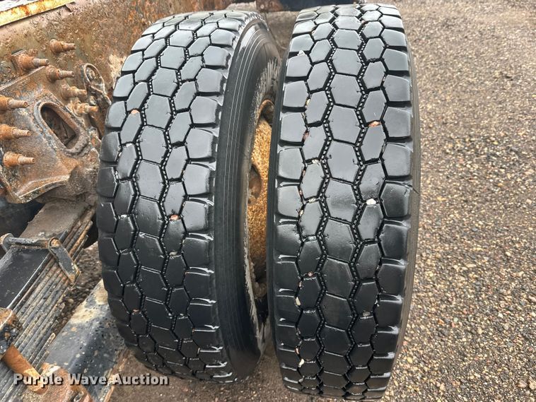 image for item DW4315 2012 International 7400 truck cab and chassis