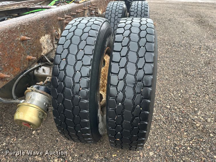 image for item DW4315 2012 International 7400 truck cab and chassis