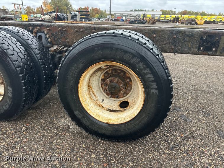 image for item DW4315 2012 International 7400 truck cab and chassis