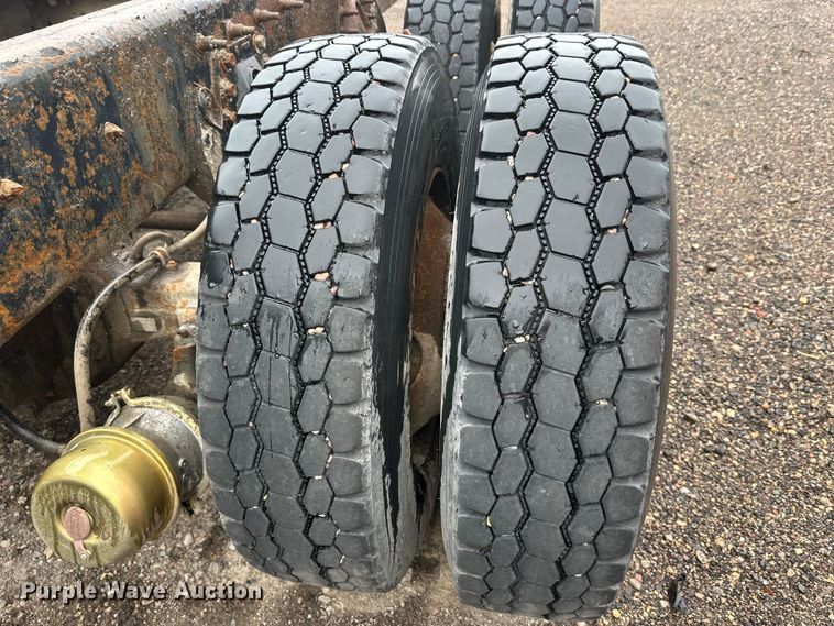 image for item DW4315 2012 International 7400 truck cab and chassis