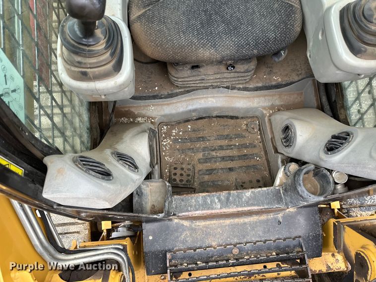 image for item DW4316 2013 Caterpillar 277C2 tracked skid steer loader