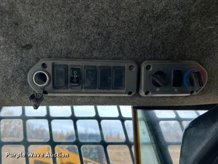 image for item DW4317 2006 Bobcat S185 skid steer loader