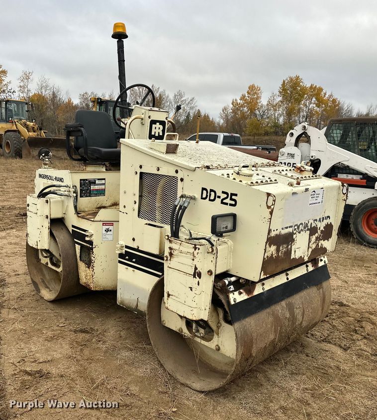 image for item DW4318 Ingersoll Rand DD-25 double drum vibratory roller