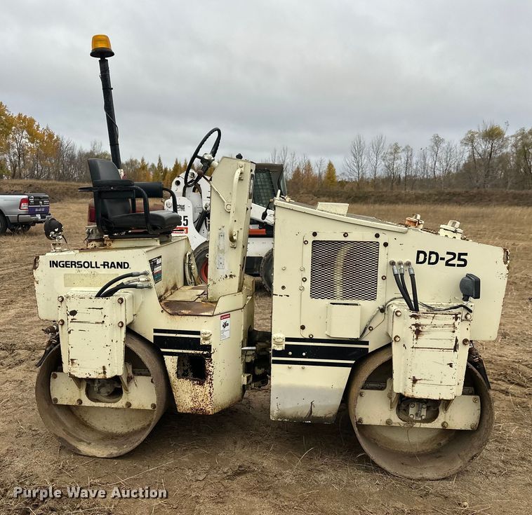 image for item DW4318 Ingersoll Rand DD-25 double drum vibratory roller