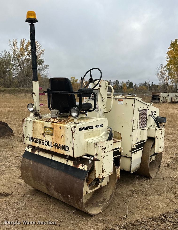 image for item DW4318 Ingersoll Rand DD-25 double drum vibratory roller