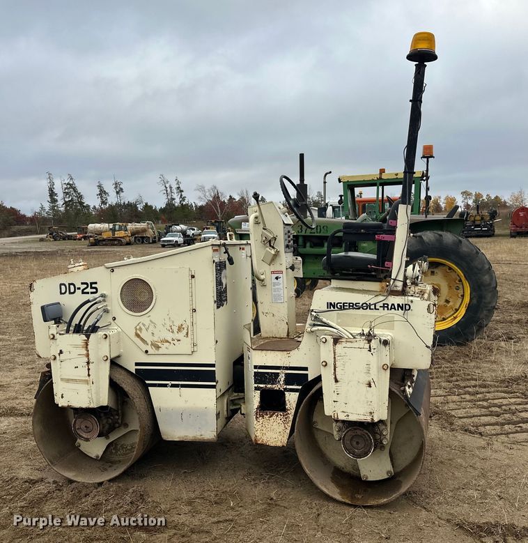 image for item DW4318 Ingersoll Rand DD-25 double drum vibratory roller