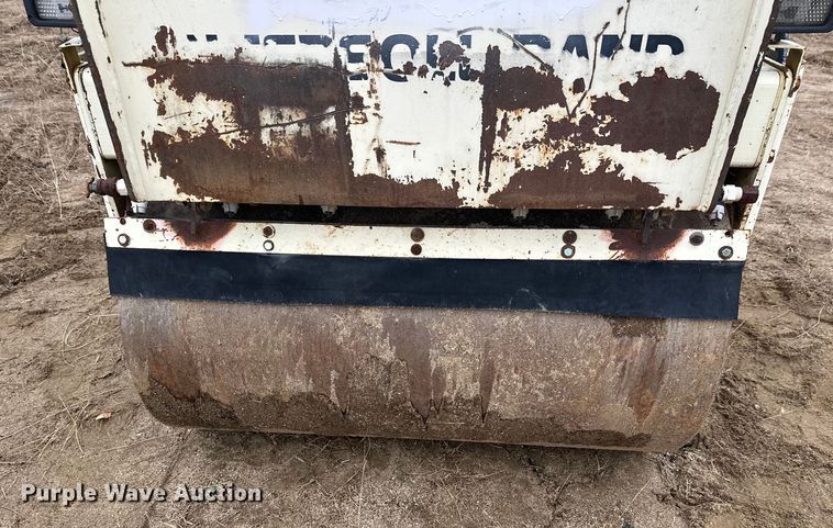 image for item DW4318 Ingersoll Rand DD-25 double drum vibratory roller