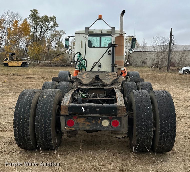 image for item DW4321 2007 International 9400i semi truck