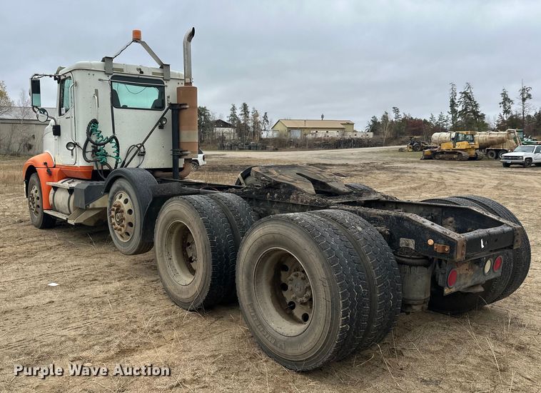 image for item DW4321 2007 International 9400i semi truck