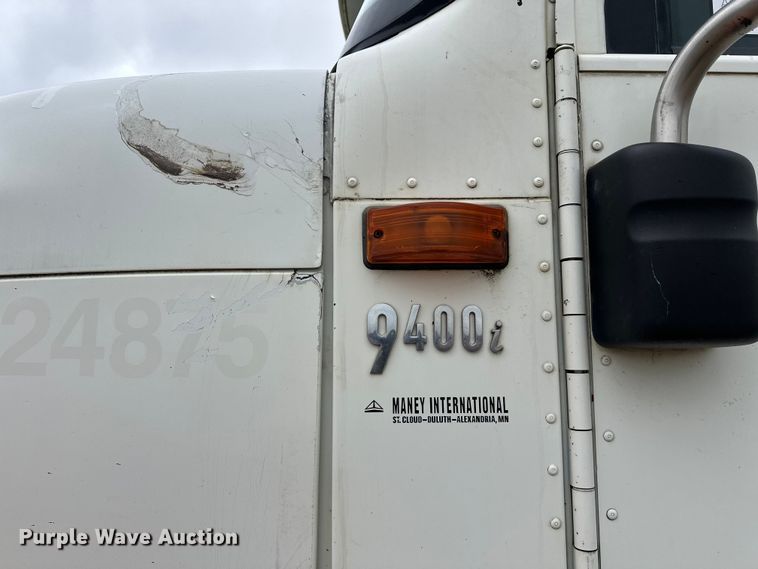 image for item DW4321 2007 International 9400i semi truck