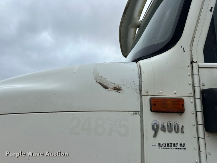 image for item DW4321 2007 International 9400i semi truck