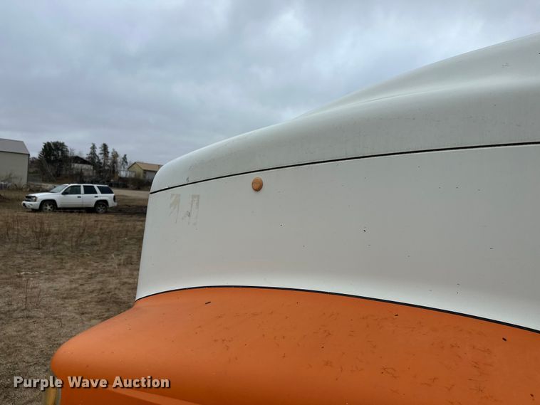 image for item DW4321 2007 International 9400i semi truck