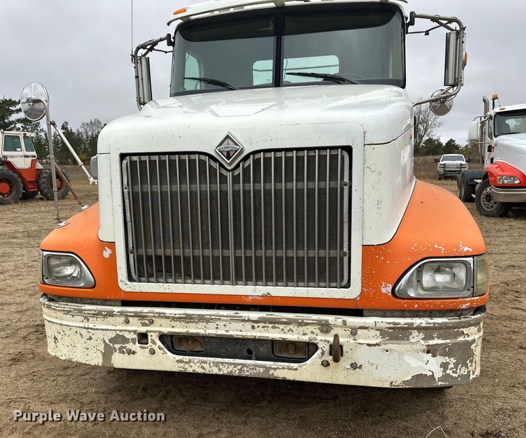 image for item DW4321 2007 International 9400i semi truck