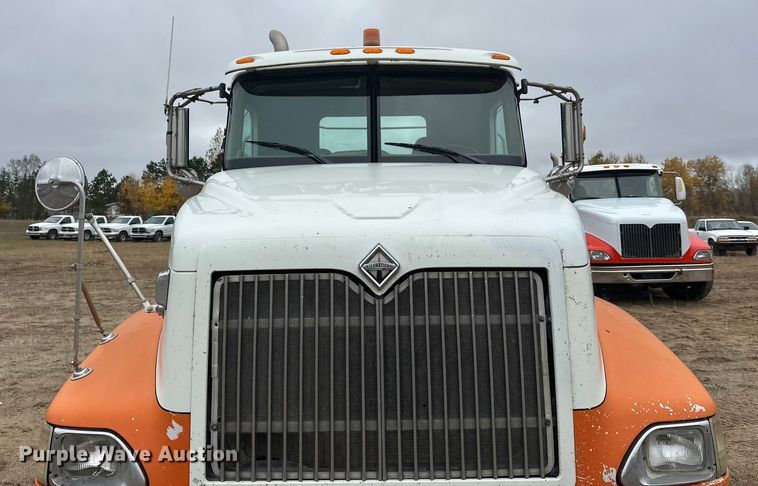 image for item DW4321 2007 International 9400i semi truck