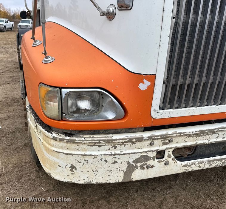 image for item DW4321 2007 International 9400i semi truck