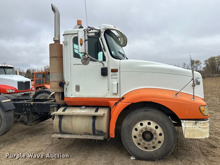 image for item DW4321 2007 International 9400i semi truck