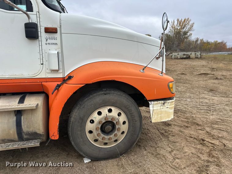 image for item DW4321 2007 International 9400i semi truck