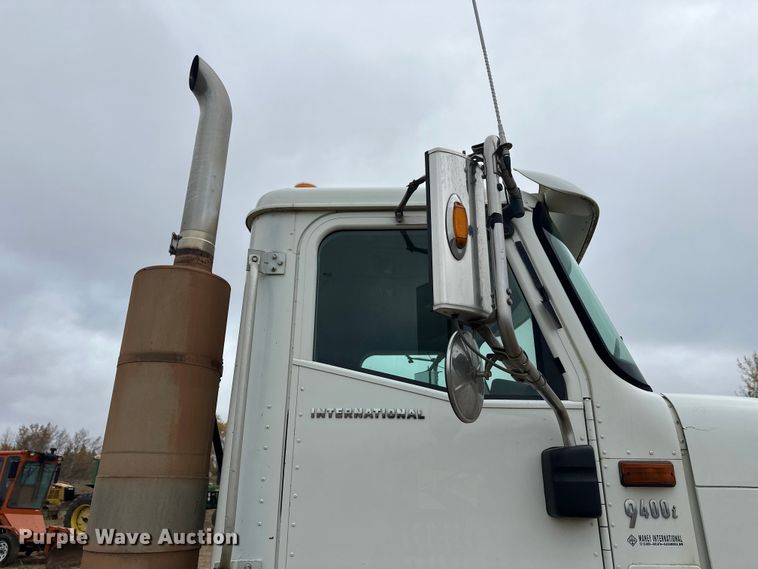 image for item DW4321 2007 International 9400i semi truck