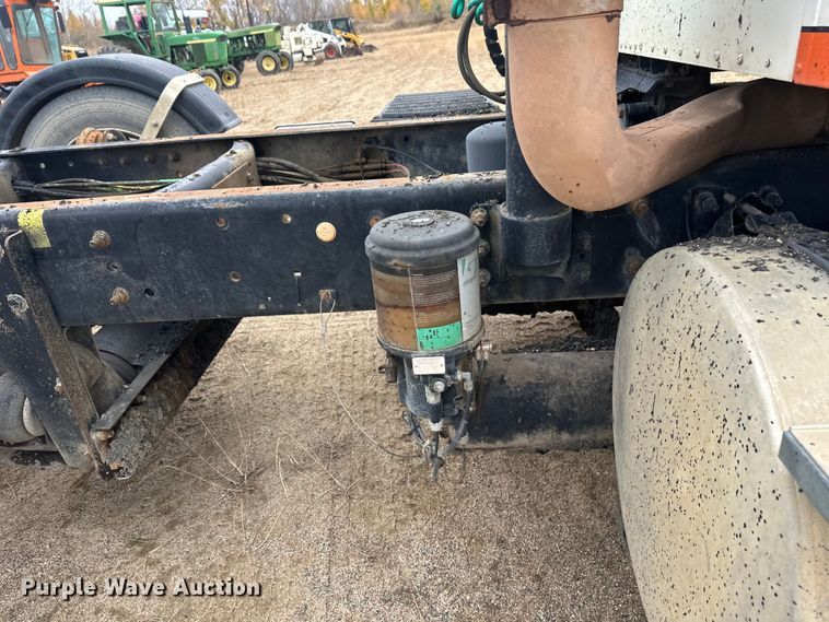 image for item DW4321 2007 International 9400i semi truck