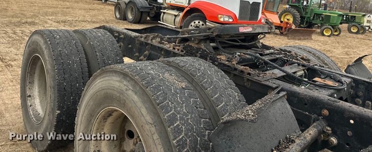 image for item DW4321 2007 International 9400i semi truck