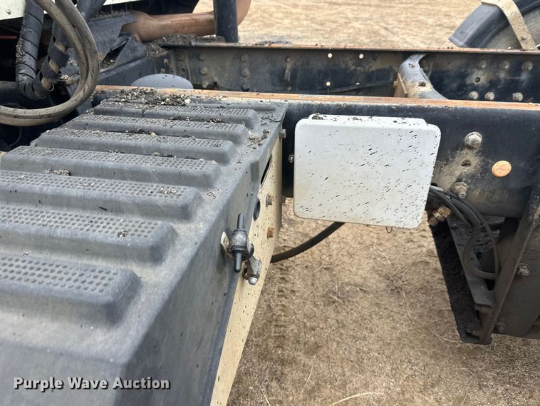 image for item DW4321 2007 International 9400i semi truck