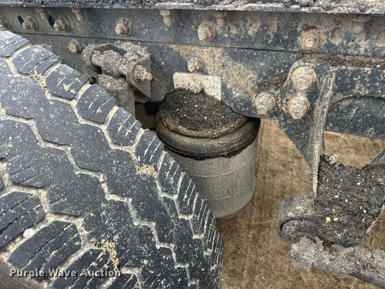 image for item DW4321 2007 International 9400i semi truck