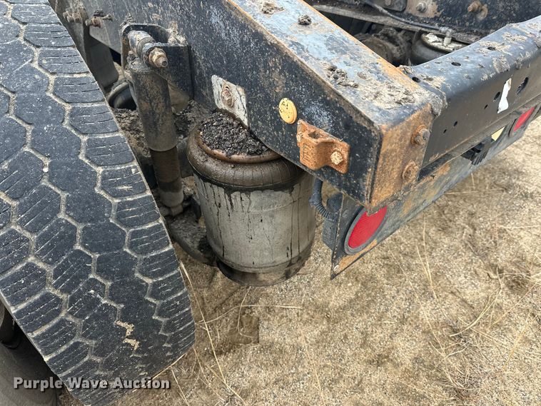 image for item DW4321 2007 International 9400i semi truck