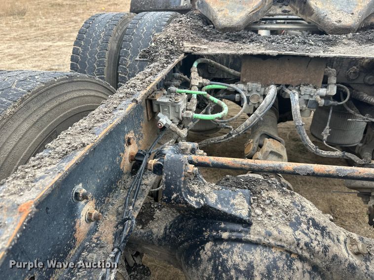 image for item DW4321 2007 International 9400i semi truck