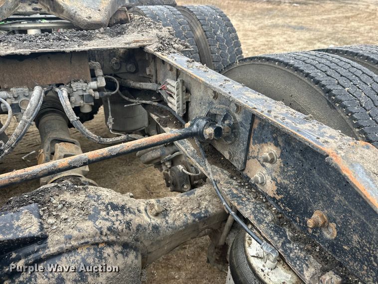 image for item DW4321 2007 International 9400i semi truck