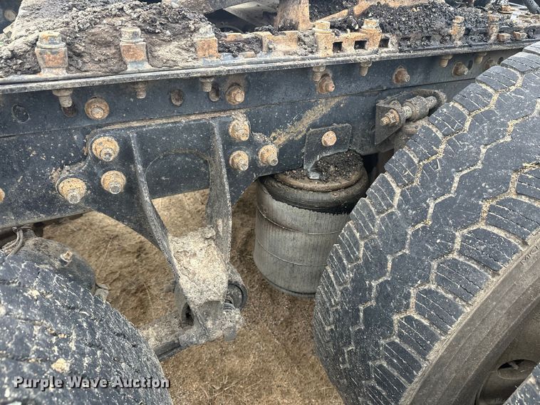 image for item DW4321 2007 International 9400i semi truck