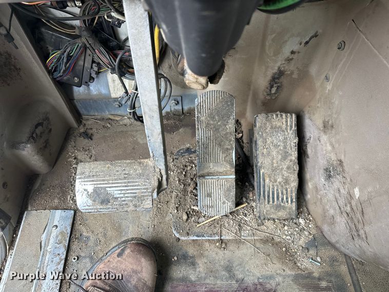 image for item DW4321 2007 International 9400i semi truck