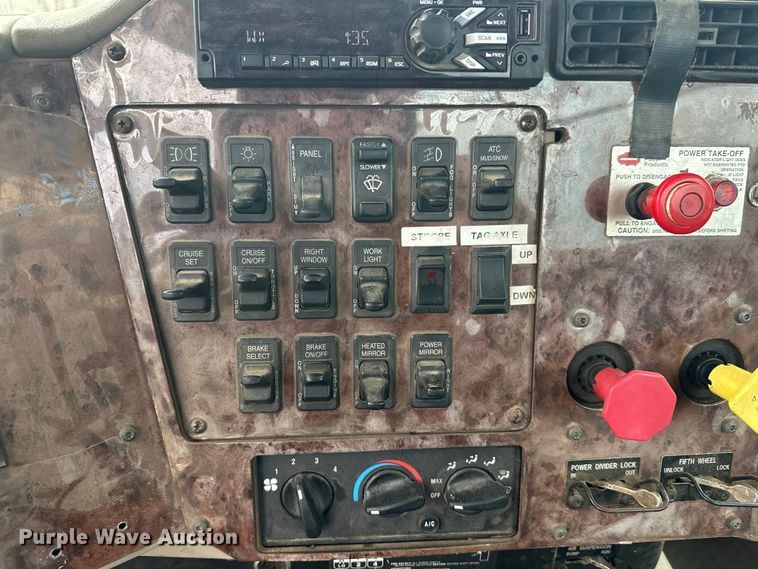 image for item DW4321 2007 International 9400i semi truck