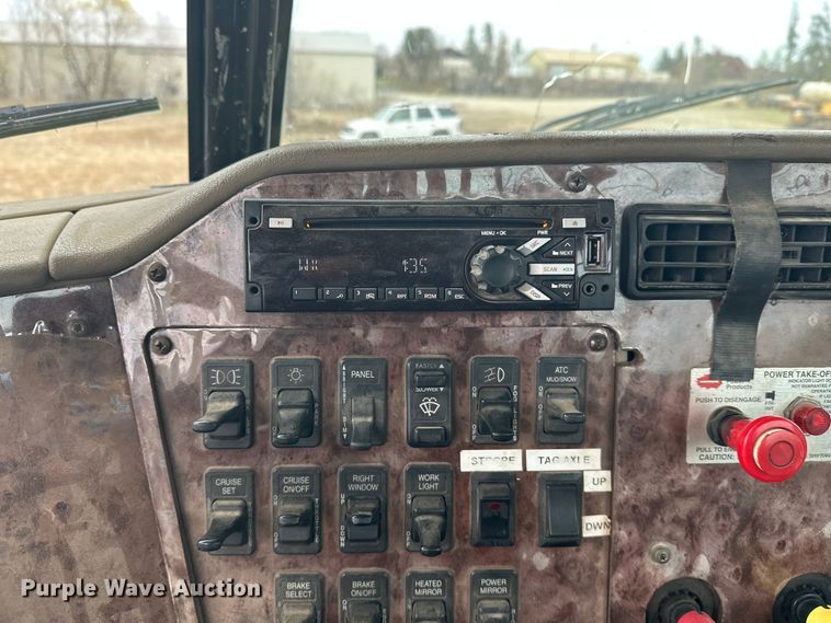 image for item DW4321 2007 International 9400i semi truck