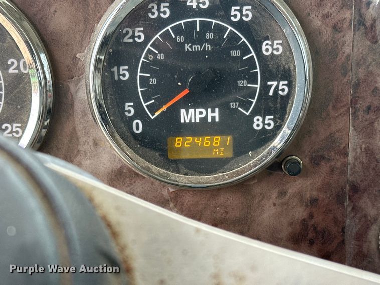 image for item DW4321 2007 International 9400i semi truck