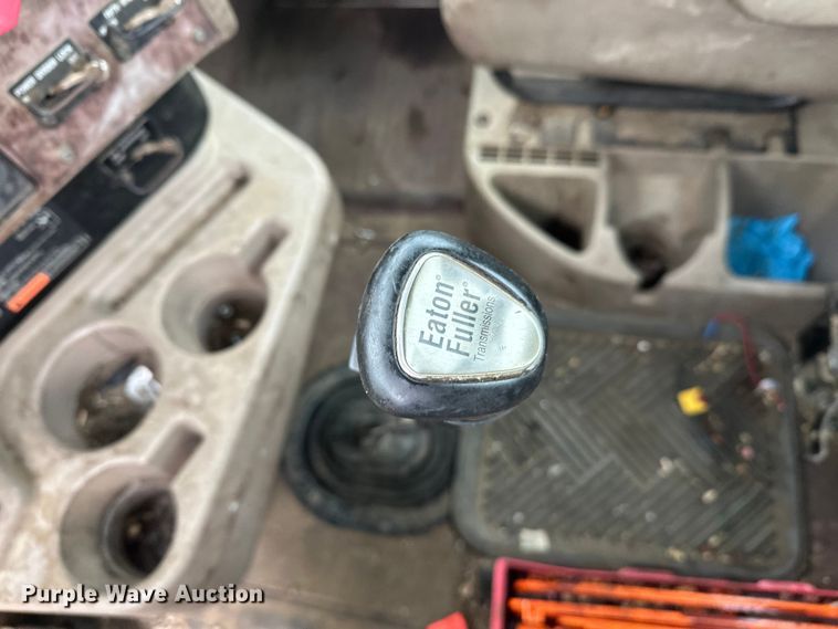 image for item DW4321 2007 International 9400i semi truck