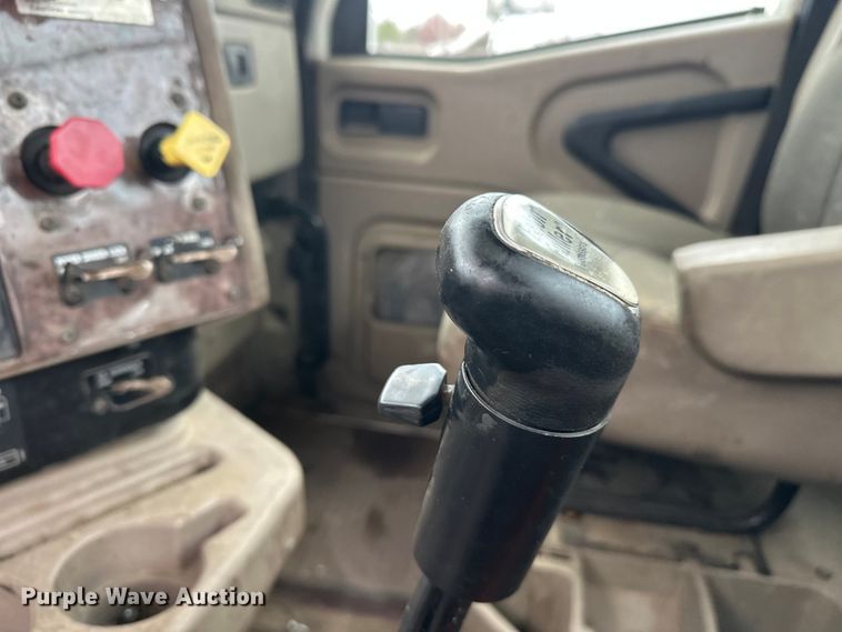 image for item DW4321 2007 International 9400i semi truck