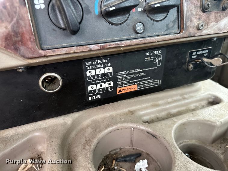 image for item DW4321 2007 International 9400i semi truck