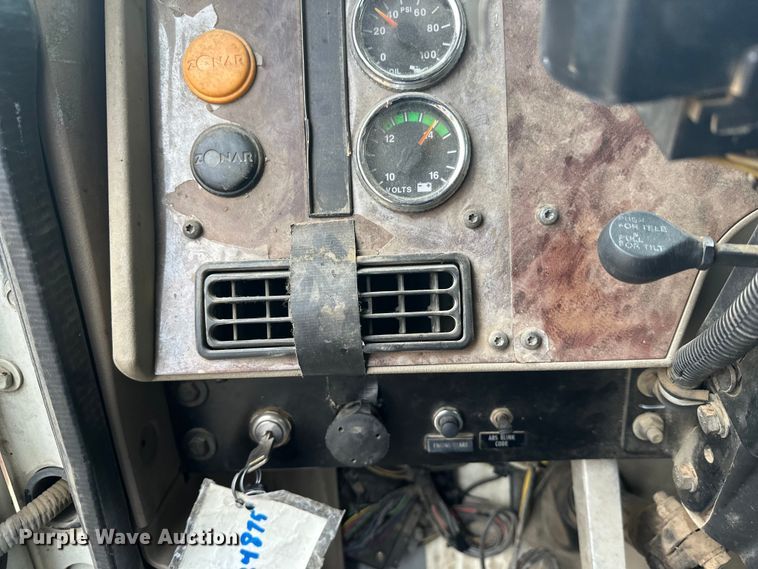 image for item DW4321 2007 International 9400i semi truck