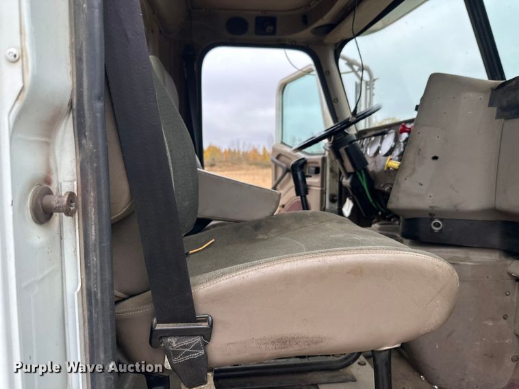 image for item DW4321 2007 International 9400i semi truck