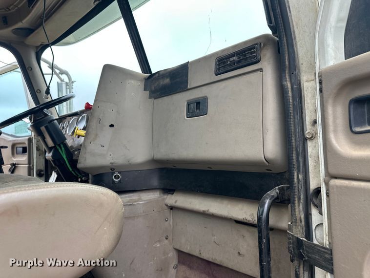 image for item DW4321 2007 International 9400i semi truck