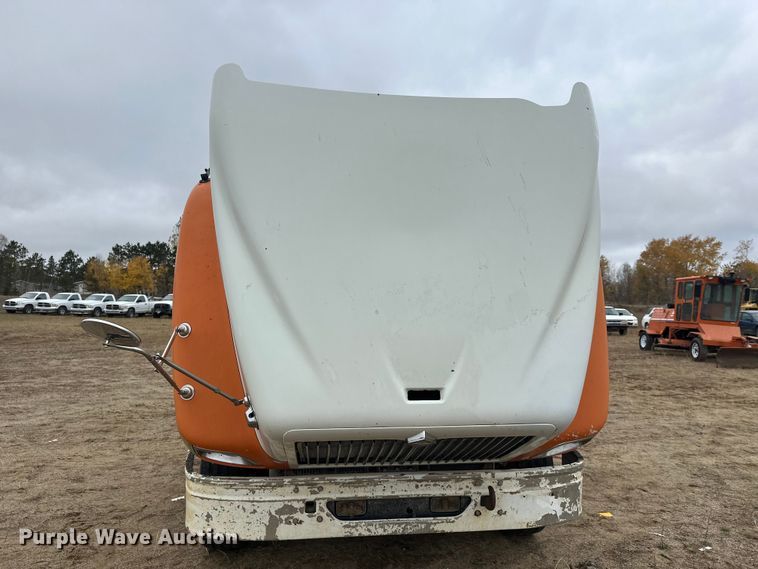 image for item DW4321 2007 International 9400i semi truck