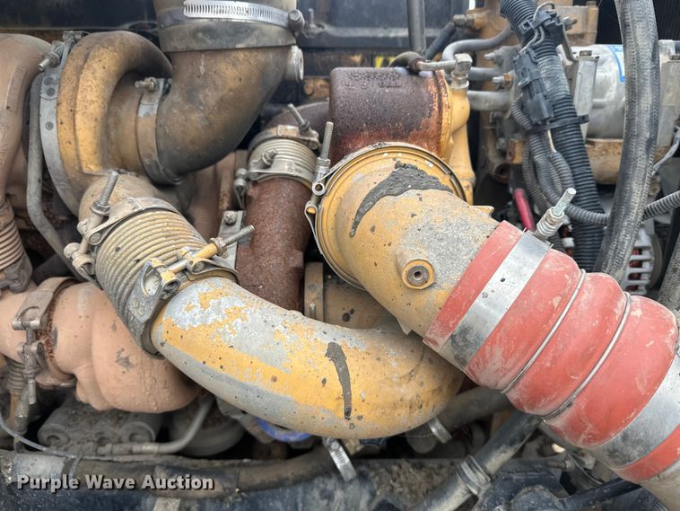 image for item DW4321 2007 International 9400i semi truck