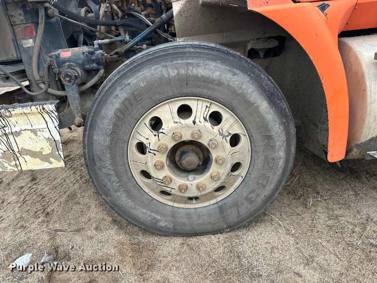 image for item DW4321 2007 International 9400i semi truck