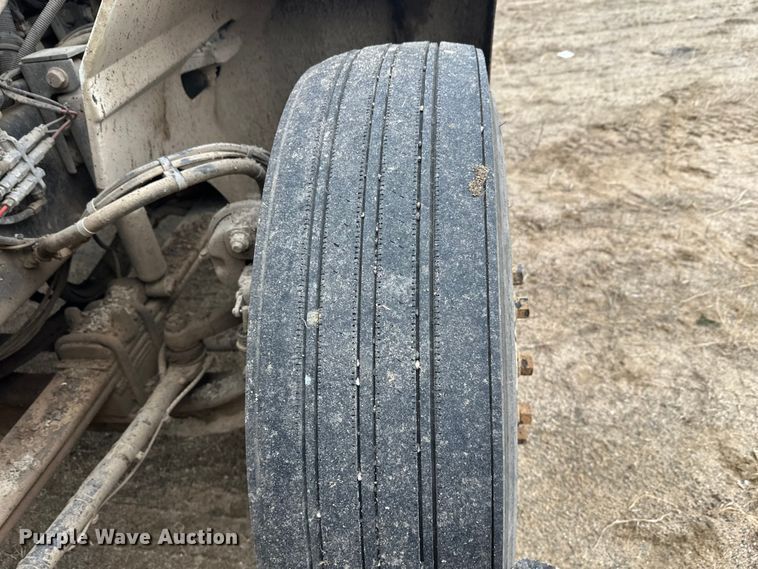 image for item DW4321 2007 International 9400i semi truck