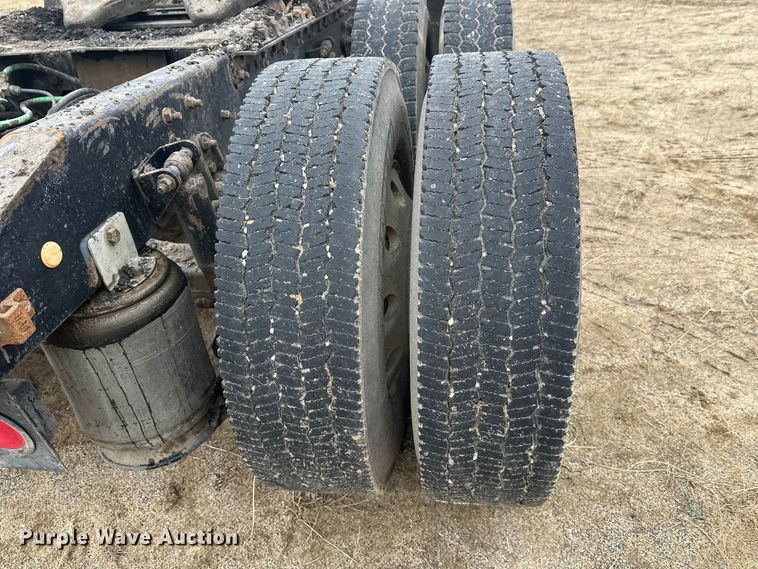 image for item DW4321 2007 International 9400i semi truck